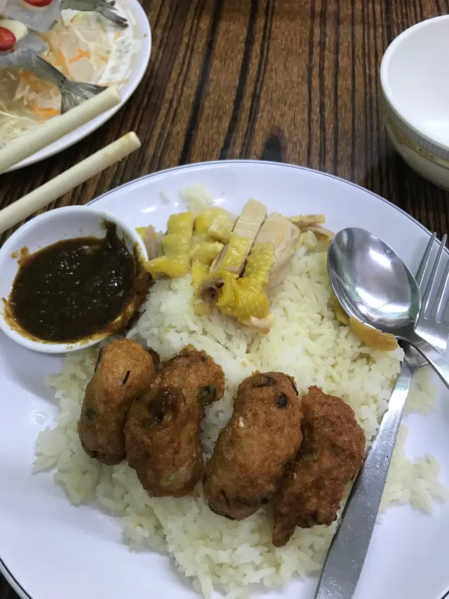 海南雞伴魚餅飯