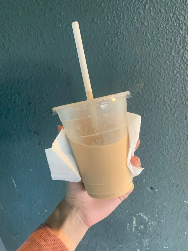 咖啡入口香濃順滑，而且唔會有酸味。價錢非常親民