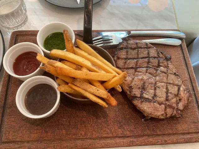 安格斯肉眼扒配薯條