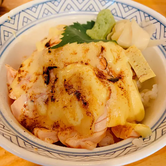 火炙芝士三文魚丼