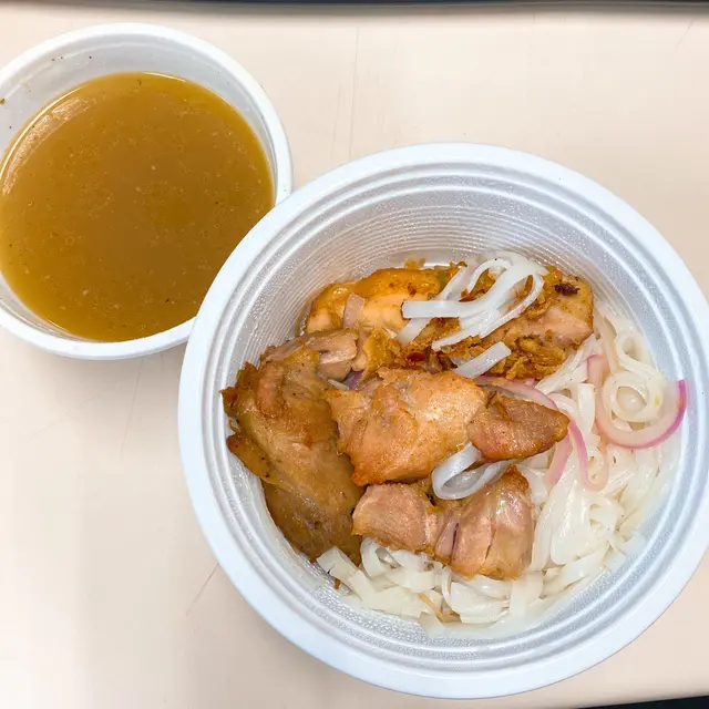 香茅雞扒湯河