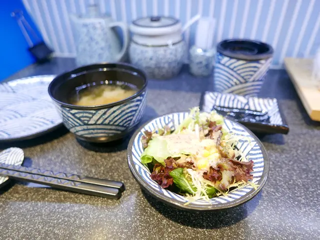 味噌湯,沙律