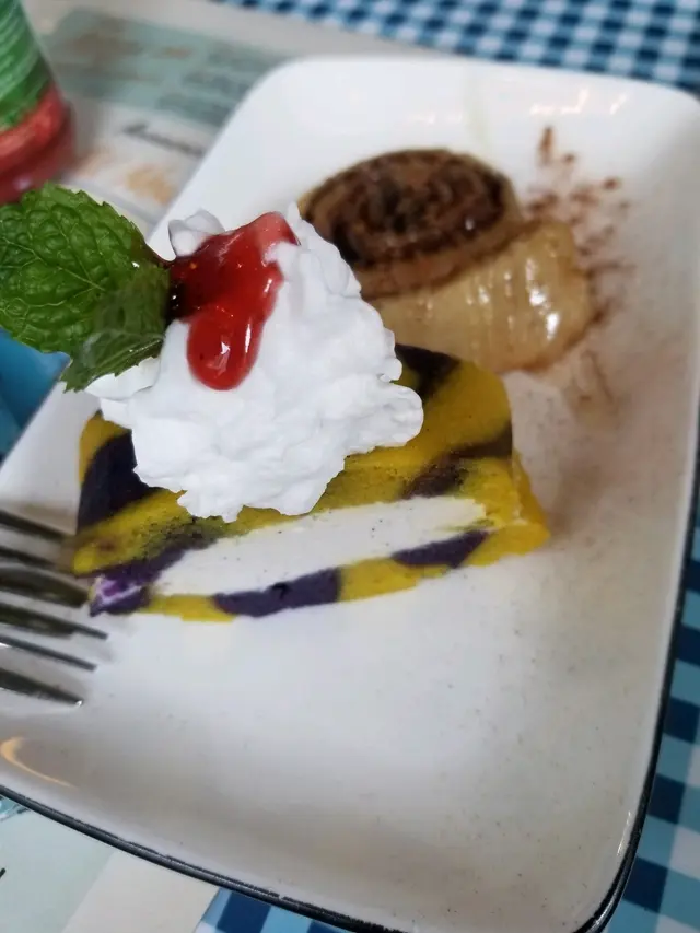 自家製蛋糕及玉桂卷