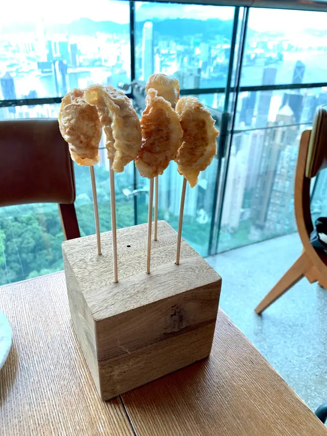 炸餃子配唐辛子蛋黃醬