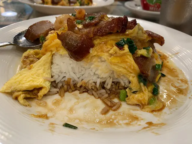 日本滑蛋叉烧虾仁双拼饭