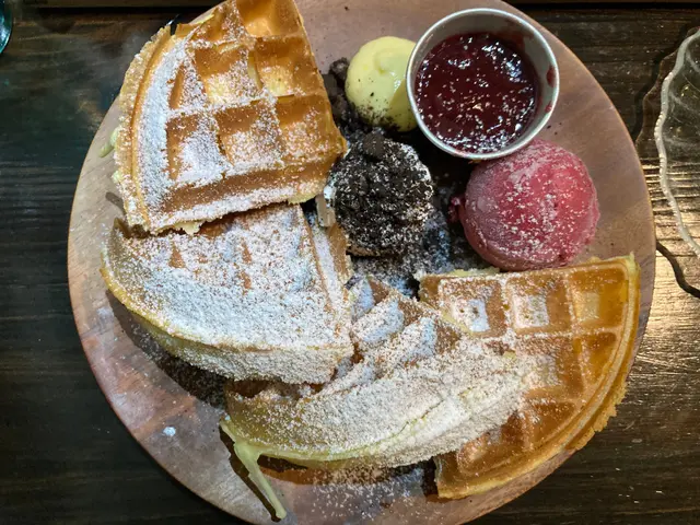 草莓配雜莓雪葩窩夫