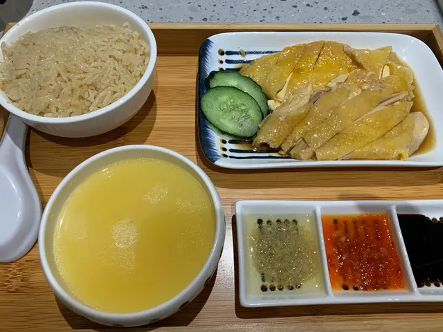 亞參去骨海南雞飯(配雞香飯及清雞湯)