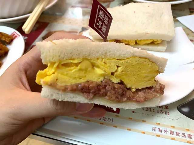 鹹牛肉蛋三文治