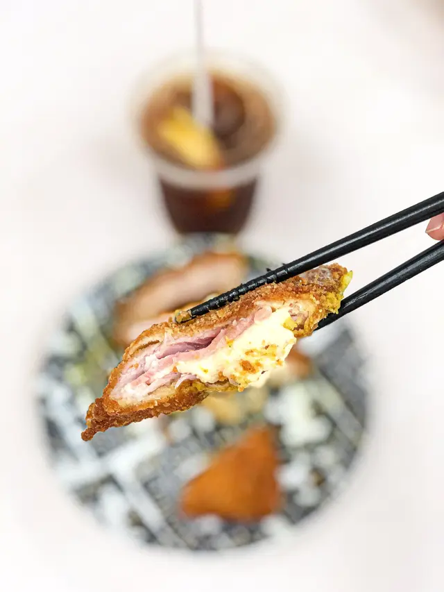 藍帶豬扒配咖喱汁