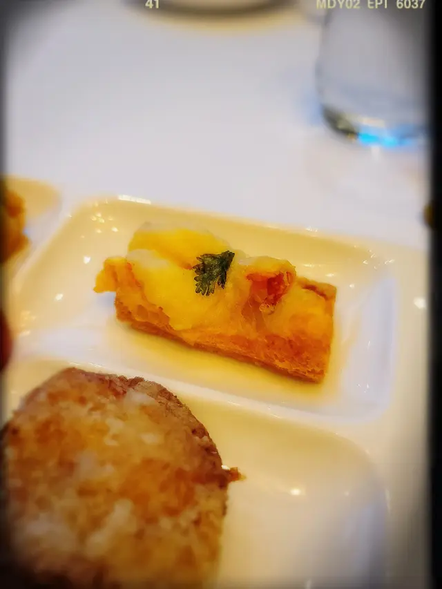 鼎爺精選前菜:懷舊蝦多士