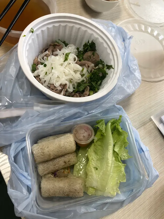 混牛金邊粉+春卷