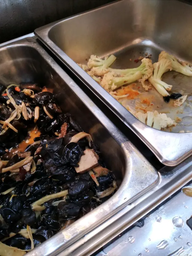 雲耳金針菜與椰菜花