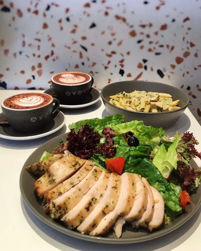 同樣用上慢煮雞肉🐔 Pesto sauce幾creamy 長通粉軟硬適中 整體不過不失🙆🏻♀️