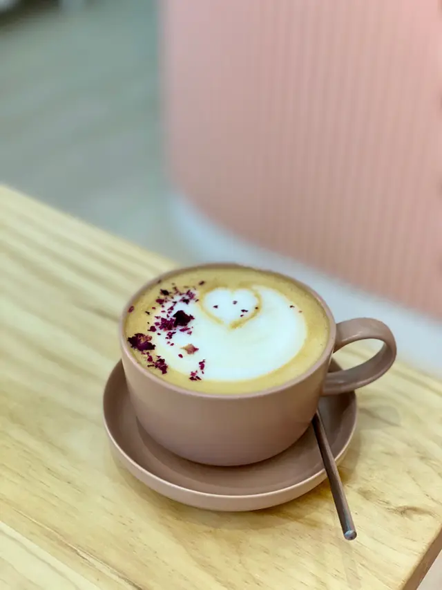 玫瑰燕麥奶咖啡