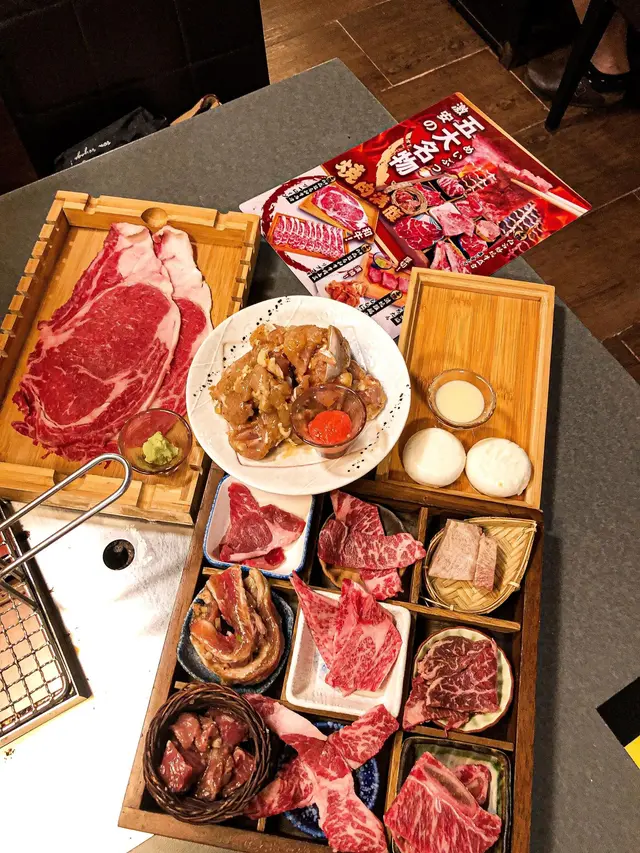 九宮格燒牛盛合, 美國頂級Prime肉眼, 漬燒雞腿肉, 芝士年糕