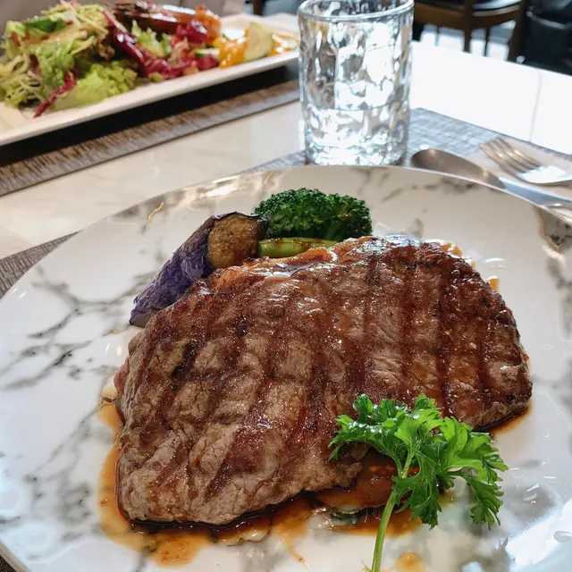紐西蘭草飼肉眼牛扒配燒汁