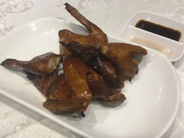脆皮乳鴿