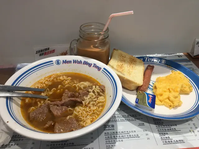 拼炒滑蛋雙腸及軟多士