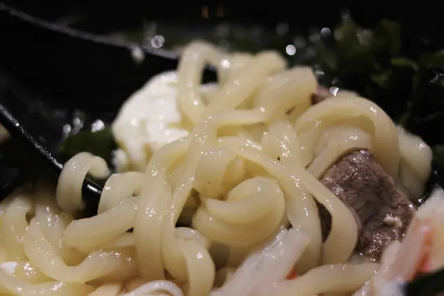 和牛鍋燒烏冬麵 $88鍋燒烏冬麵 
醬油濃湯,近似壽喜燒湯底,甜甜地有醬油香氣,中間仲有隻半熟蛋,蟹柳,嗚門卷片,和牛片,蔥等
鍋上,食到尾都係熱既,烏冬份量多,吸飽湯料,烏冬係嫩滑中帶少少彈性,一個字正
極速掃清無得剩,和牛片夠曬肥同滑,主食類都幾推薦呢一款
