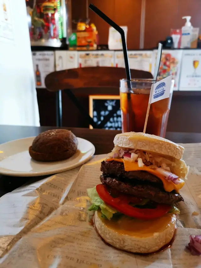 今文拔芝士牛肉漢堡配上生酮包超正
