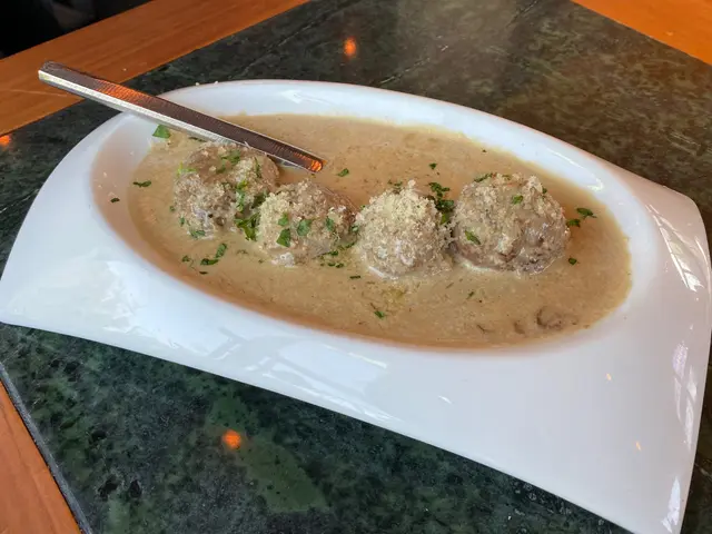 牛肝菌忌廉汁肉丸