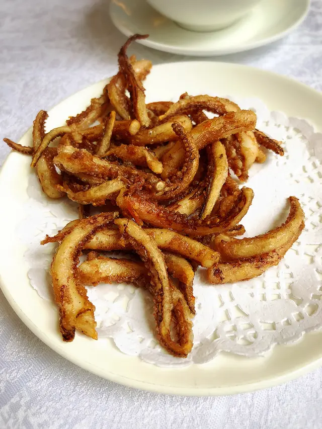 魷魚唔夠厚身，椒鹽味常可，未夠熱