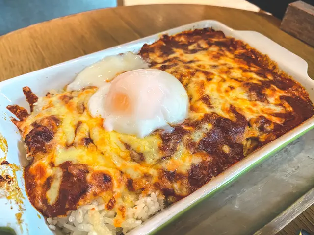 溫泉蛋肉醬焗飯