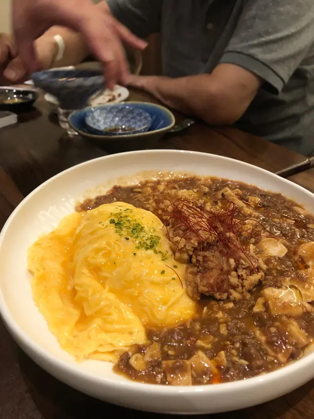 麻婆豆腐炸鷄蛋包飯