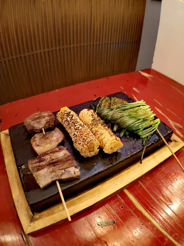 海鹽燒皇牌牛舌 + 芝士響鈴 + 孜然燒韮菜