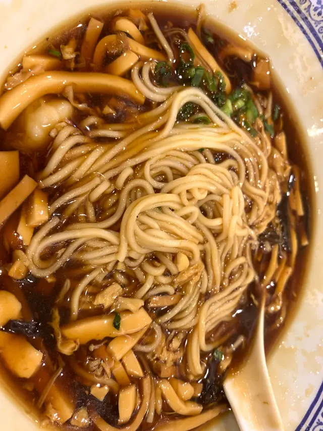 老上海酸辣湯麵一碗