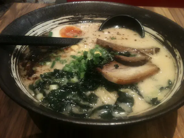 關於黑蒜湯，這是我的最愛！

不會讓我失望的！

醬汁豐富，味道香！

烤豬肉片美味!

但是拉麵很普通!