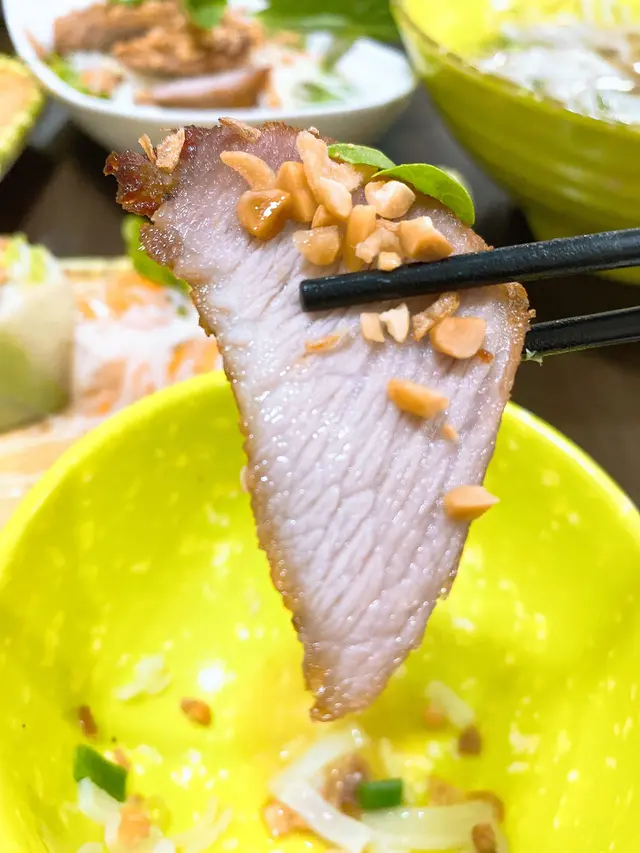 烤豬頸肉青木瓜沙律