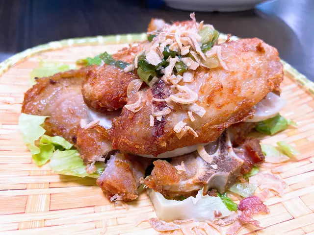 大越三寶湯粉(香茅雞翼/香茅豬扒/扎肉)