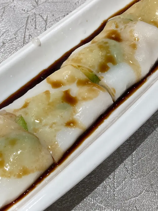 可能係我見識少，第一次食帶子腸粉，好有驚起！腸粉皮夠薄，重點既帶子雖然唔算好大粒，但絕對足料！味道亦好，推介！