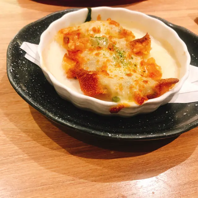 雞軟骨餃子加芝士加菠菜忌廉汁,個菠菜就噤樣擺底,有啲草青味