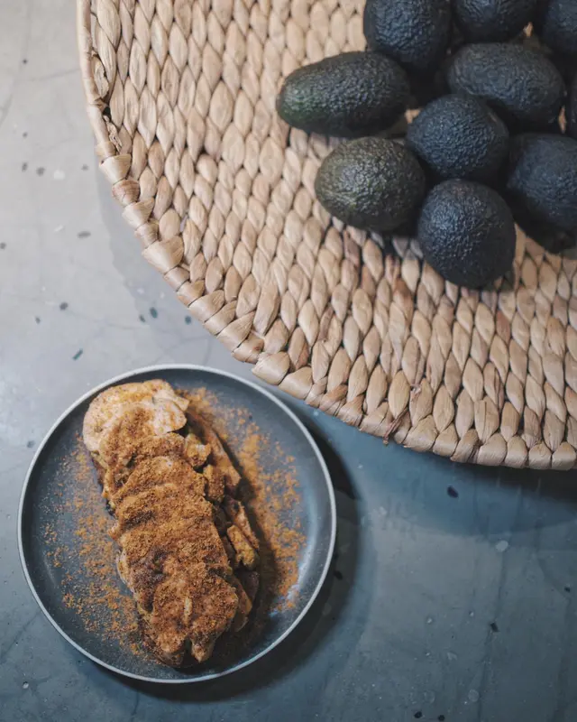 雞肉牛油果多士