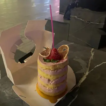 Strawberry  Lemonade  Cake