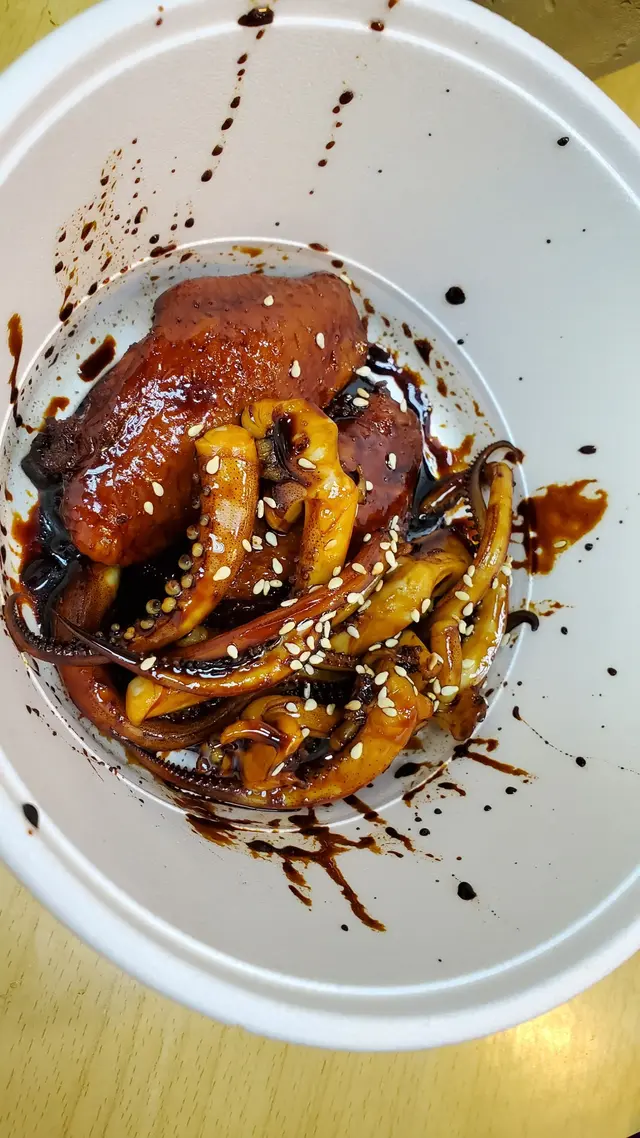 蜜汁龍鬚拼瑞士汁雞翼