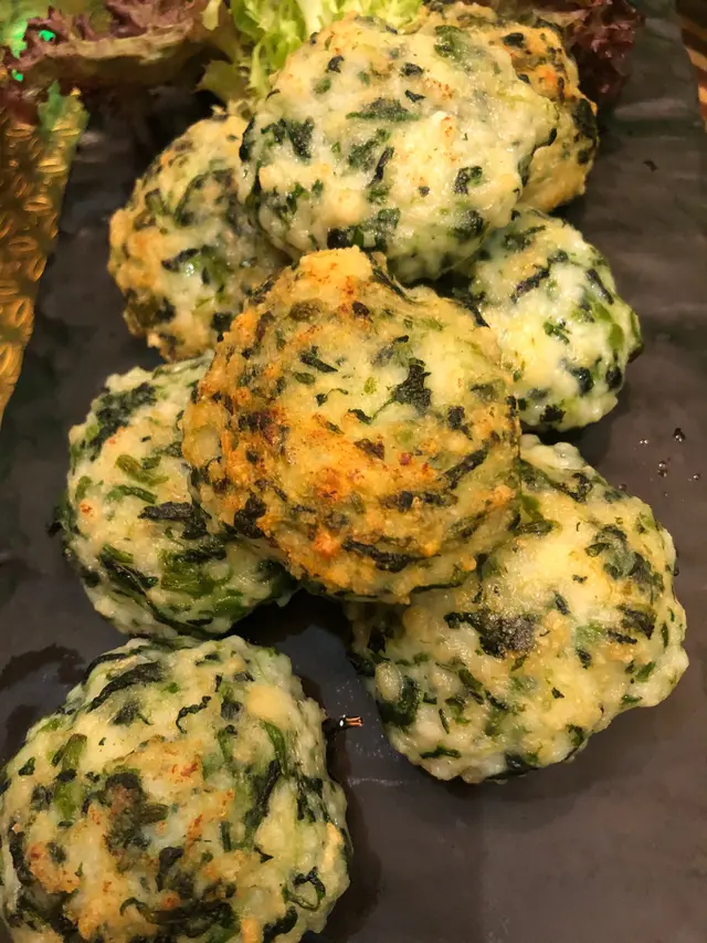 平時食墨魚餅就食得多，第一次食西洋菜味嘅墨魚餅，墨魚餅含有好香嘅西洋菜味，好彈牙，好特別！