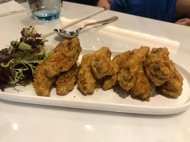 炸得透香  肉汁四濺  濃濃的咸蛋黄香味  送酒一流🥰