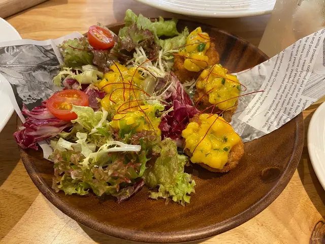 素蟹餅配芒果芫茜莎莎