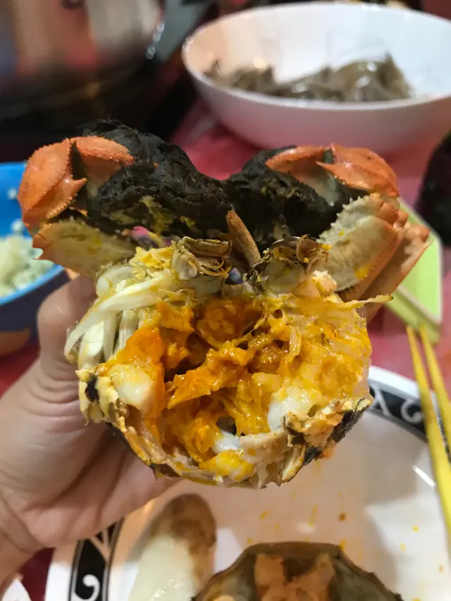 蟹公:好似鹹蛋黃顏色,金黃色蟹膏