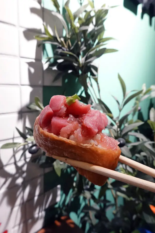 吞拿魚拖羅蓉腐皮壽司