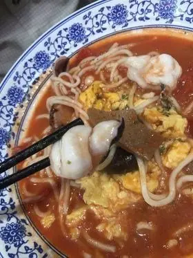 番茄豬潤墨魚頭冬菇上海面