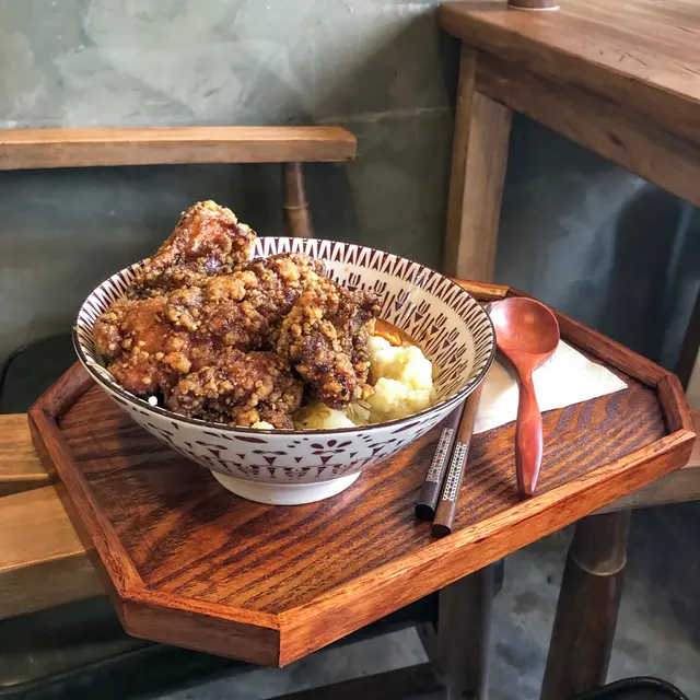 那個滷香雞球便當