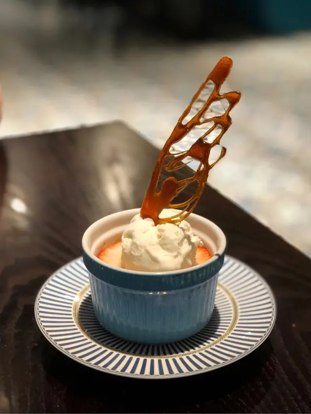 焗蘋果金寶配雲呢拿雪糕