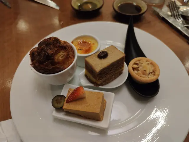 麵包布甸、芝士蛋糕、咖啡蛋糕和南瓜批