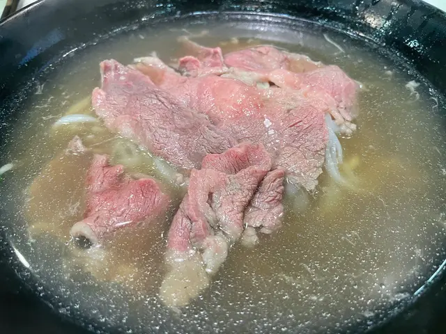 生牛肉湯河