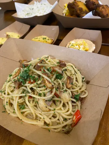 蒜片辣椒鳀鱼意大利面