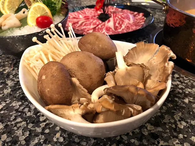 菇菇加落酸甜香辣嘅冬陰功湯底 湯底甜度即時上升